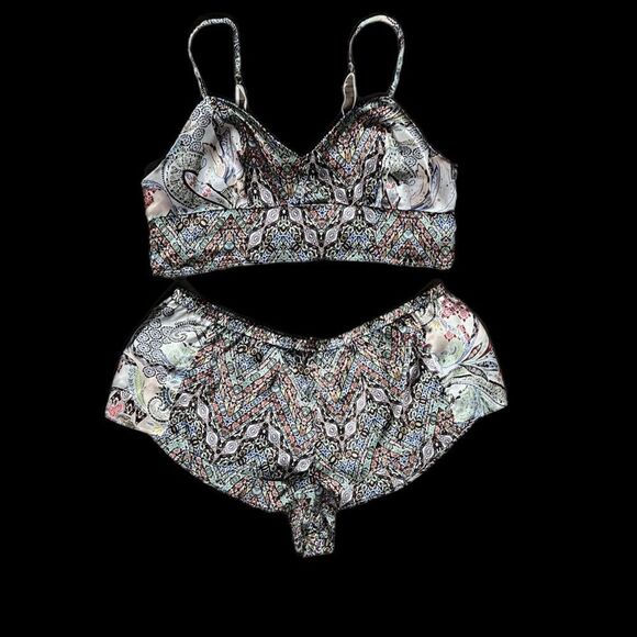 Victoria Secret Designer Collection Silk Bralette Crop Top & Shorts pajama Set - Picture 8 of 8